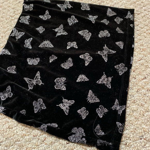 Velvet black mini skirt with sparkly butterfly details (NEW) - Picture 2 of 5